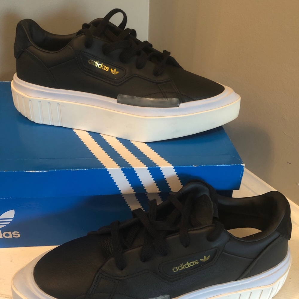Adidas Hyper Sleek Women's sz 8